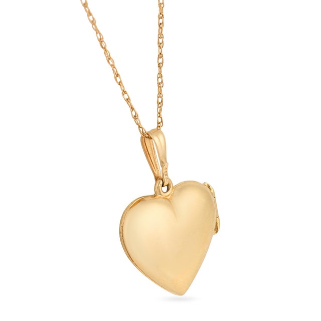 1970s Vintage 14k Yellow Gold Heart Locket Necklace For Sale - Image 5 of 7