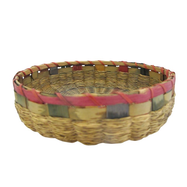 Iroquois Native Sweetgrass & Ash Splint Checkered Rim Round Basket With Lid For Sale - Image 4 of 13