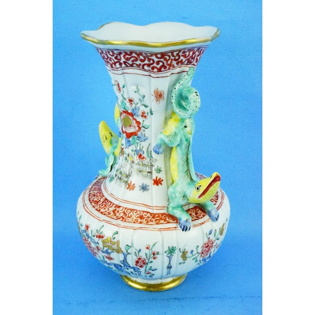 Rococo 18th Century Soft Porcelain Vase with Kakiemon Decoration from Chantilly, Mennecy Saint-Cloud, France For Sale - Image 3 of 18