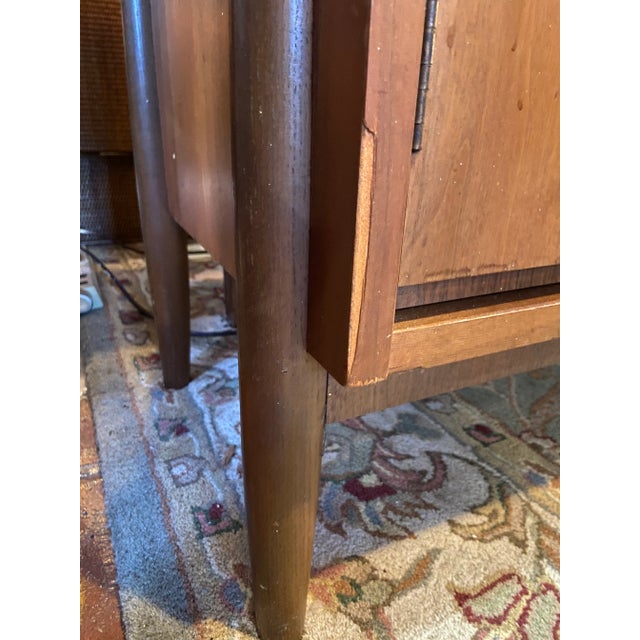 Mid 20th Century Stanley Mid-Century China Cabinet For Sale - Image 10 of 12