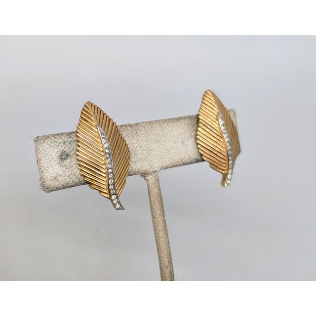 Vintage 1960s Signed Crown Trifari Goldtone Clear Rhinestone Leaf Clip Earrings-2 Pieces For Sale In Philadelphia - Image 6 of 12