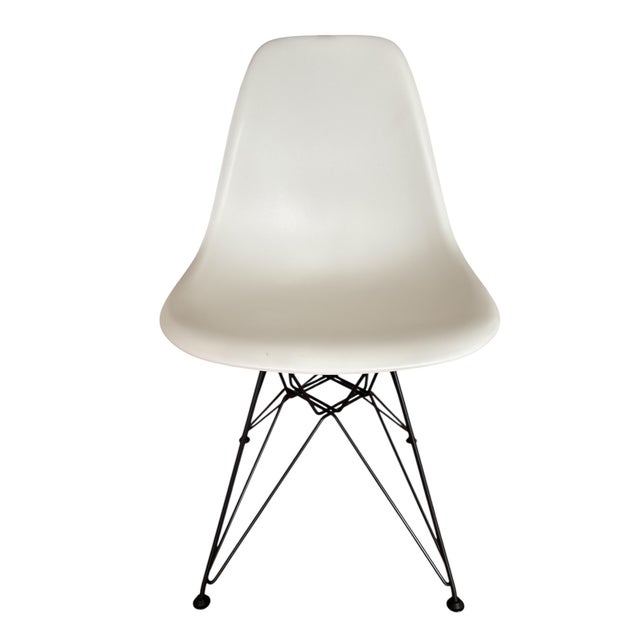 Early 21st Century White DSR Chair by Charles & Ray Eames for Vitra, 2017 For Sale - Image 5 of 7