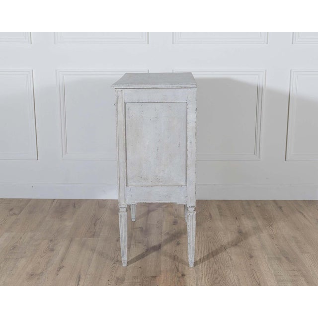 Early 20th Century French Chest of Drawers with Exceptional Craftsmanship For Sale - Image 4 of 12