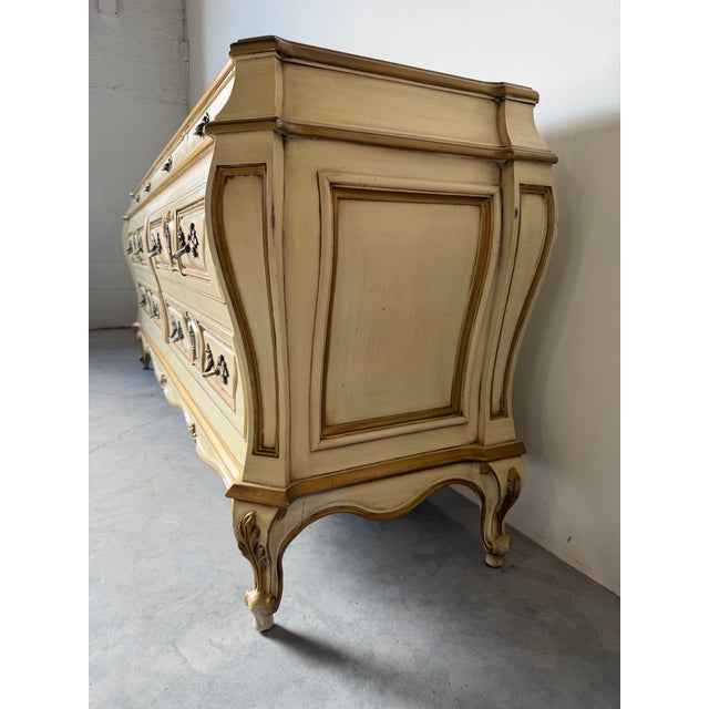 Wood Vintage Karges French Provincial Louis XV-Style Eight-Drawer Dresser With Cabriole Legs & Ornate Brass Hardware For Sale - Image 7 of 17