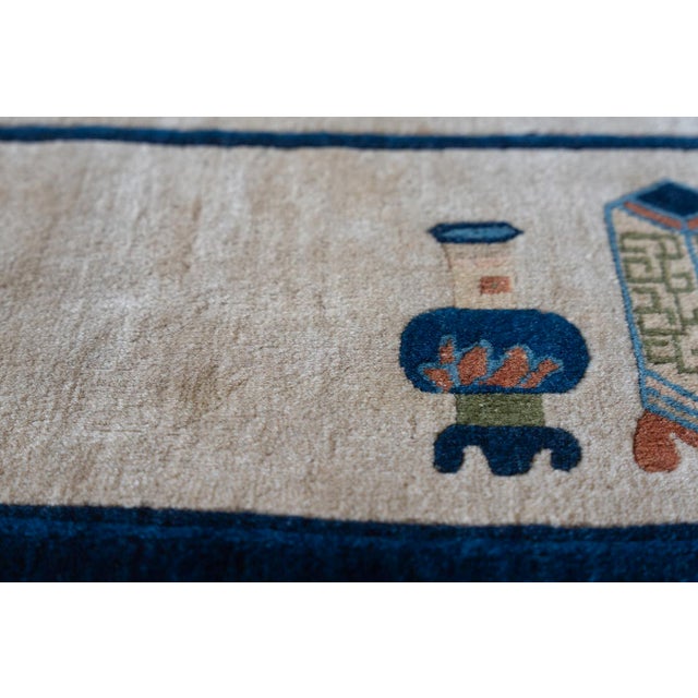 1920s Ivory Vase Medallion Antique Chinese Peking Knotted Wool Carpet Rug For Sale - Image 10 of 10
