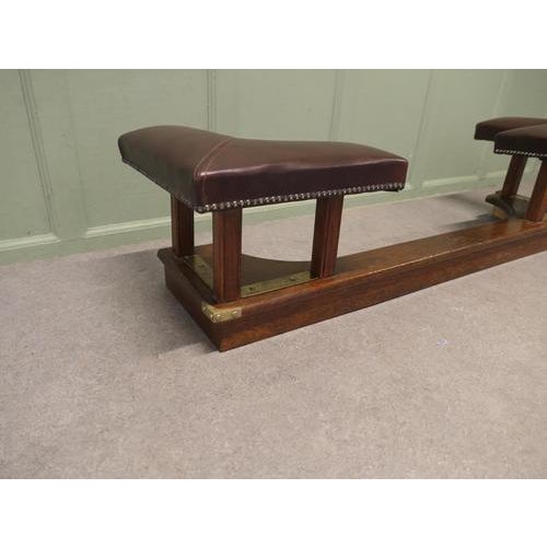 1900 - 1909 Arts and Crafts Oak and Leather Club Fender, 1900 For Sale - Image 5 of 8