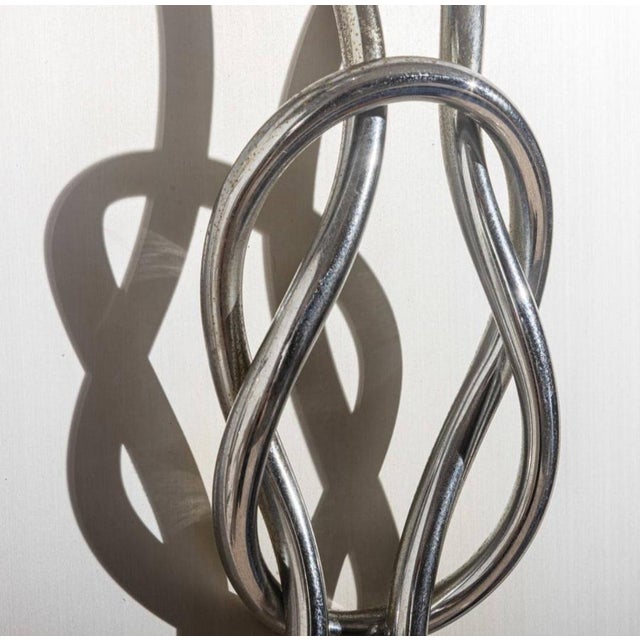 Wall Lamps Sculptures Nodo Model in Chrome by Giacomo Benevelli for Missagli, 1970s, Set of 2 For Sale - Image 3 of 4