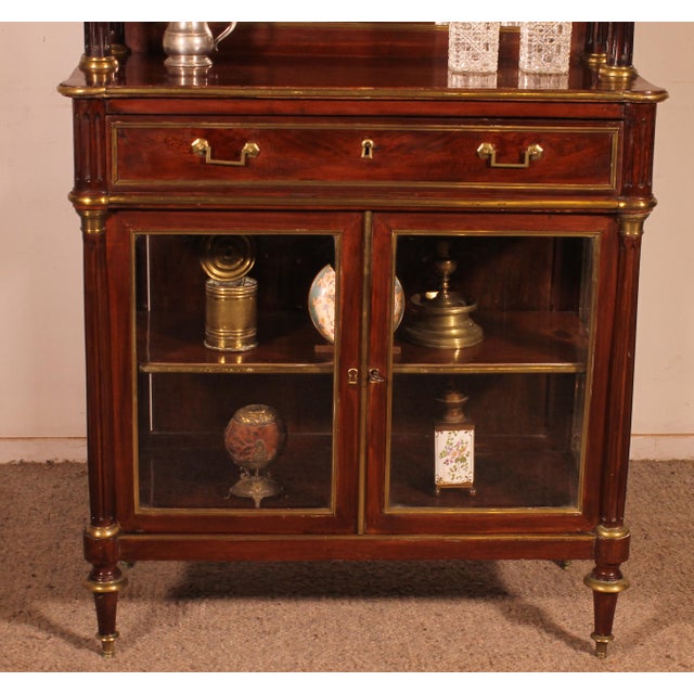 Louis XVI Display Cabinet in Mahogany For Sale - Image 3 of 15