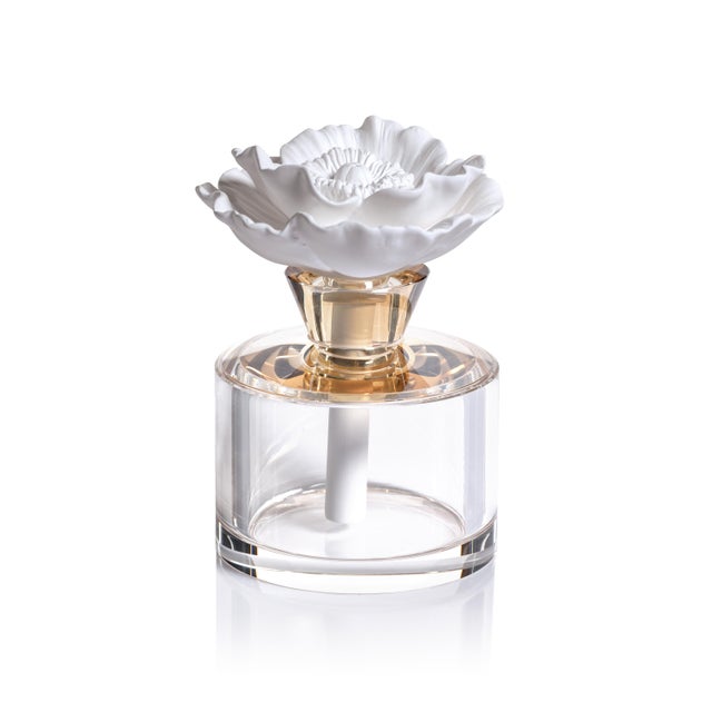 Elegant, simple and soothing. These are the three words that come to mind when looking at these beautiful and modern...