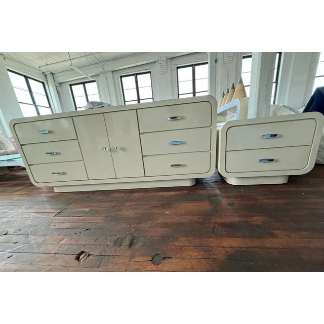 Art Deco 1980s Light Pink Laminate Waterfall 9 Drawers Dresser For Sale - Image 3 of 7