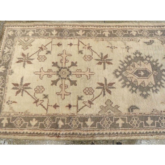 Galerie Shabab Collection Mid-20th Century Handmade Turkish Oushak Runner For Sale In New York - Image 6 of 10