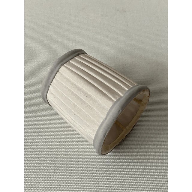 Good condition Add a touch of classic elegance to your lighting with this charming mini pleated lampshade. Perfect for...