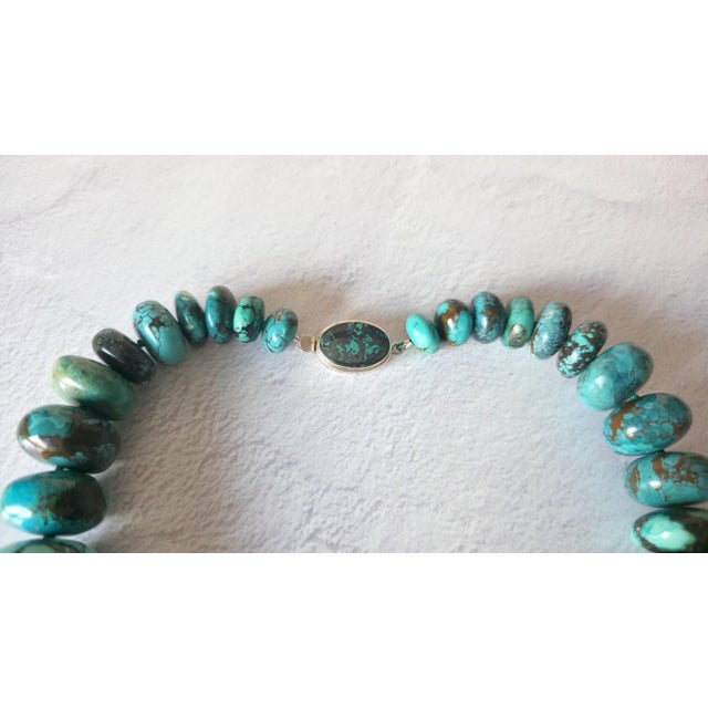 Blue Hubei Turquoise Beaded Necklace With Sterling Silver Turquoise Clasp, 21.5" For Sale - Image 8 of 10
