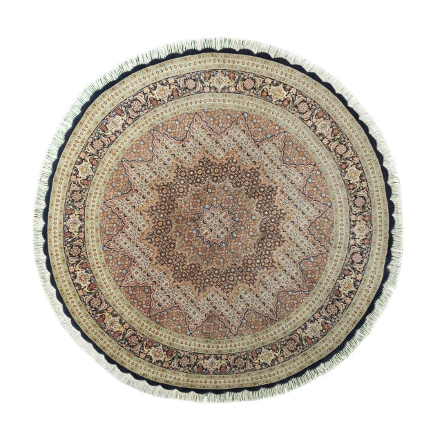 Round Hand-Knotted Tabriz Raj Rug in Silk For Sale - Image 10 of 10