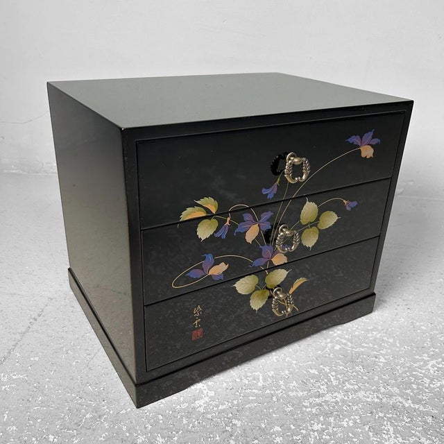 1980s Lacquered Jewelry Drawer Cabinet with Floral Decoration, Japan, 1980s For Sale - Image 5 of 8