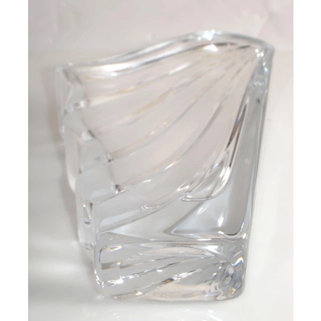 1970s Art Deco Style Fluted Fan Shaped Heavy Crystal Vase French Art Vannes Style For Sale - Image 10 of 12