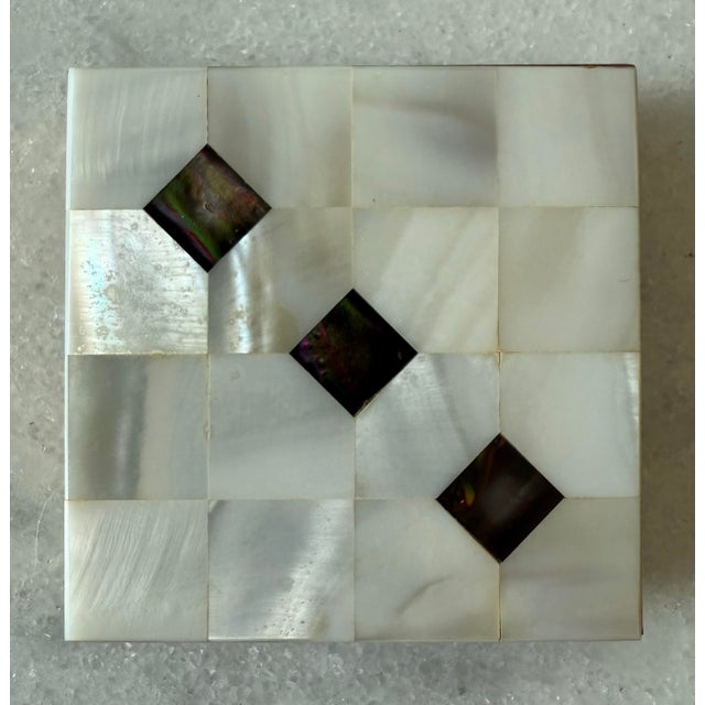 Mid-Century Modern Vintage Square Compact Mirror in Brass and Inlaid Mother of Pearl and Abalone Shell For Sale - Image 3 of 8