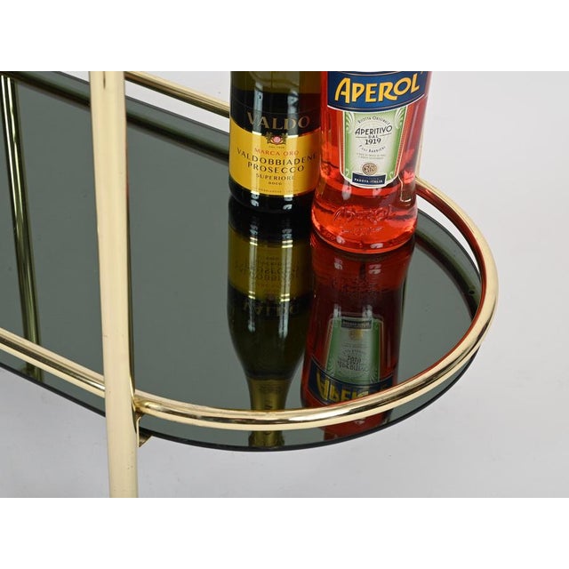 Mid-Century Italian Serving Bar Cart in Gilt Metal and Green Mirror Glass, 1970s For Sale - Image 6 of 10