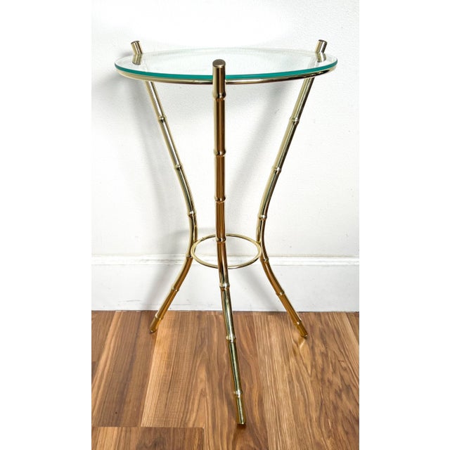 Mid-Century Modern Vintage 23" Faux Bamboo Brass-Tone Metal & Glass Plant Stand – Hollywood Regency / Chinoiserie For Sale - Image 3 of 12