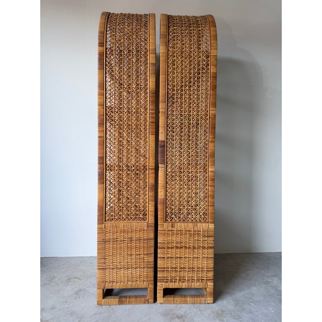 1970's Vintage Palm Beach Regency Style Arched Rattan & Glass Étagères – A Pair For Sale In Miami - Image 6 of 18