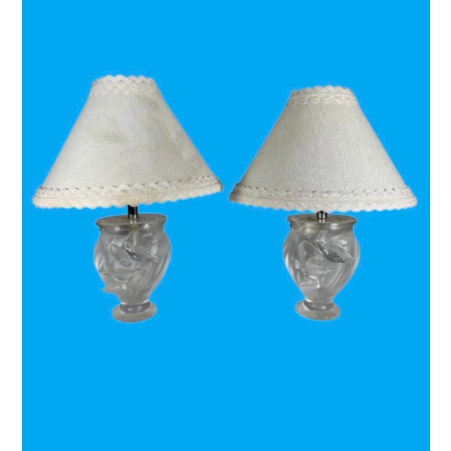 Art Deco 1930s Lalique French Art Deco Frosted Lead Crystal Lamp Sign in Script. For Sale - Image 3 of 10