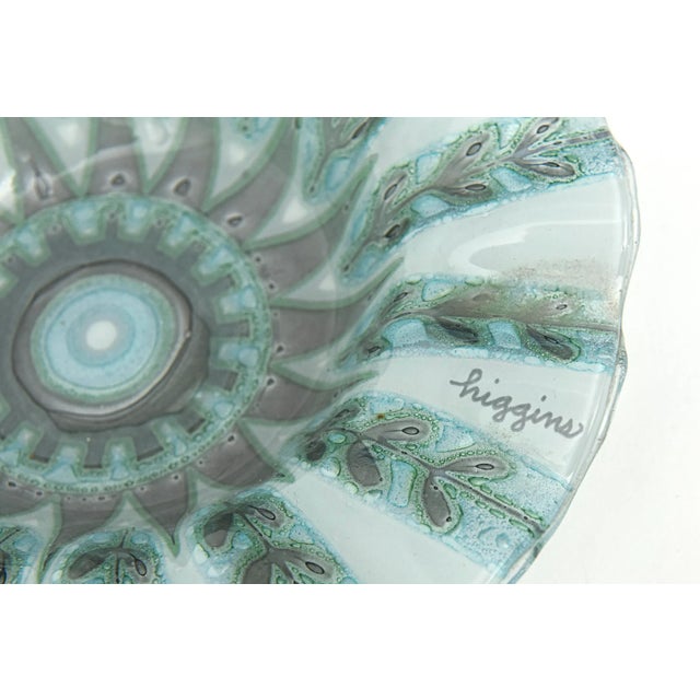 Vintage Signed Higgins Fused Glass Ruffled Fern Bowl Green, Gray, Blue MCM For Sale - Image 9 of 11