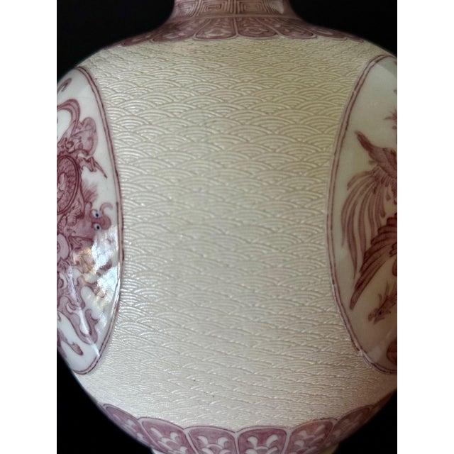 White Fine Japanese Porcelain Vase with Carving by Makuzu Kozan Meiji Period For Sale - Image 8 of 18