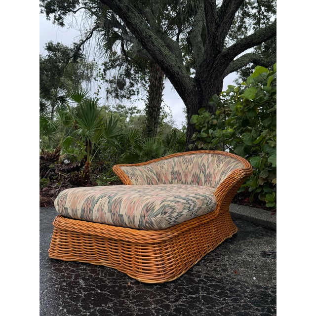 Vintage Steve Chase–Style Rattan Chaise Lounge | Palm Springs Hollywood Regency For Sale In Tampa - Image 6 of 9