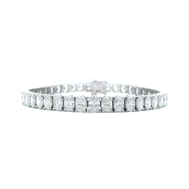Contemporary Alexander Beverly Hills All Gia 11.47ct Oval Cut D-F Diamond Tennis Bracelet 18k For Sale - Image 3 of 4