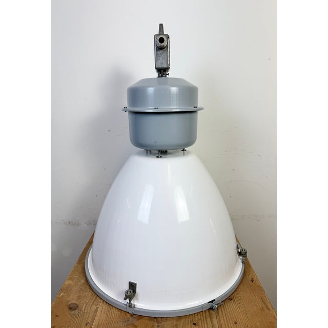 Large Industrial White Enamel Lamp with Clear Glass Cover from Elektrosvit, 1960s For Sale - Image 9 of 18