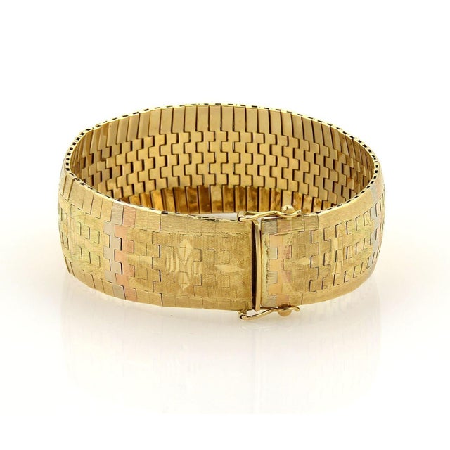 Contemporary Diamond Cut Design 18k Tricolor Gold Graduated Flex Bracelet 56g For Sale - Image 3 of 5