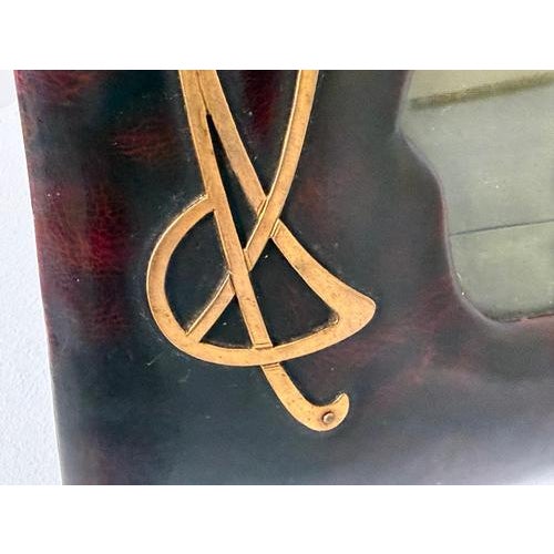 Large Art Nouveau Picture Frame in Leather and Gilt Brass, 1900 For Sale - Image 4 of 13