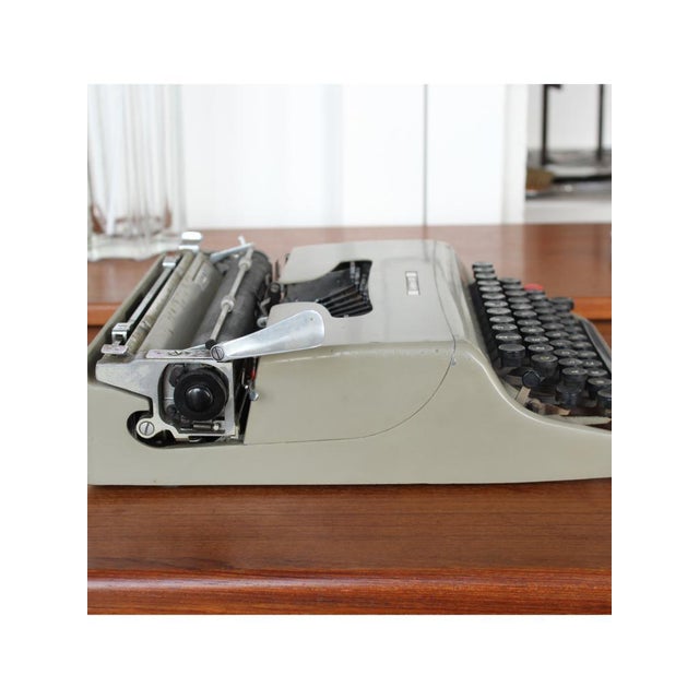Lettera 22 Typewriter from Olivetti, 1950s For Sale - Image 4 of 14