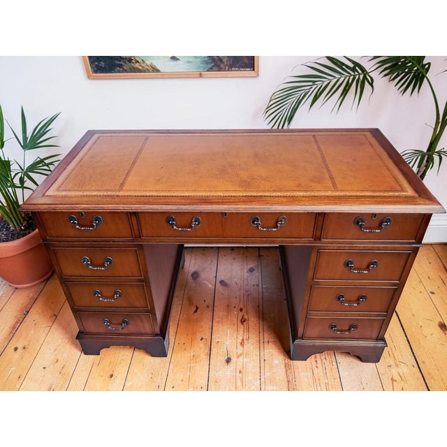 1980s Antique Twin Pedestal Desk in Mahogany with Leather Top, 1980s For Sale - Image 5 of 18
