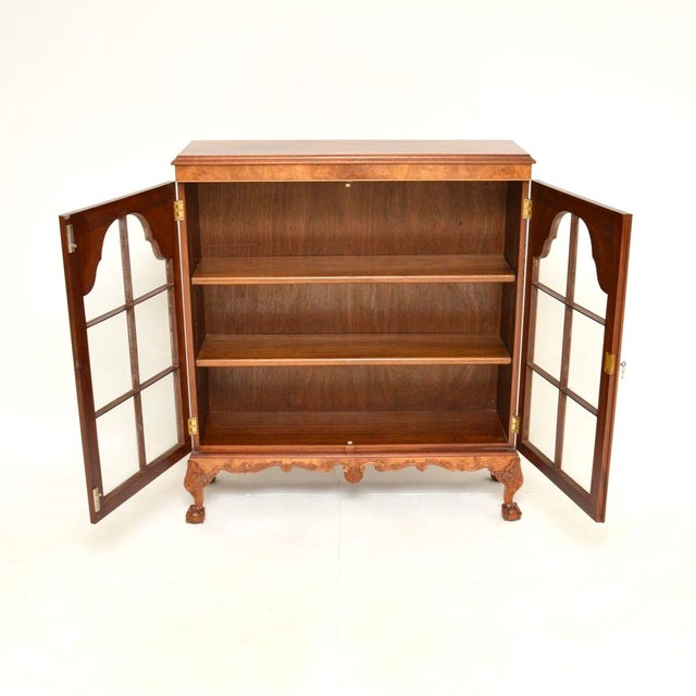 Vintage Queen Anne Style Bookcase in Burr Walnut, 1920 For Sale - Image 3 of 13