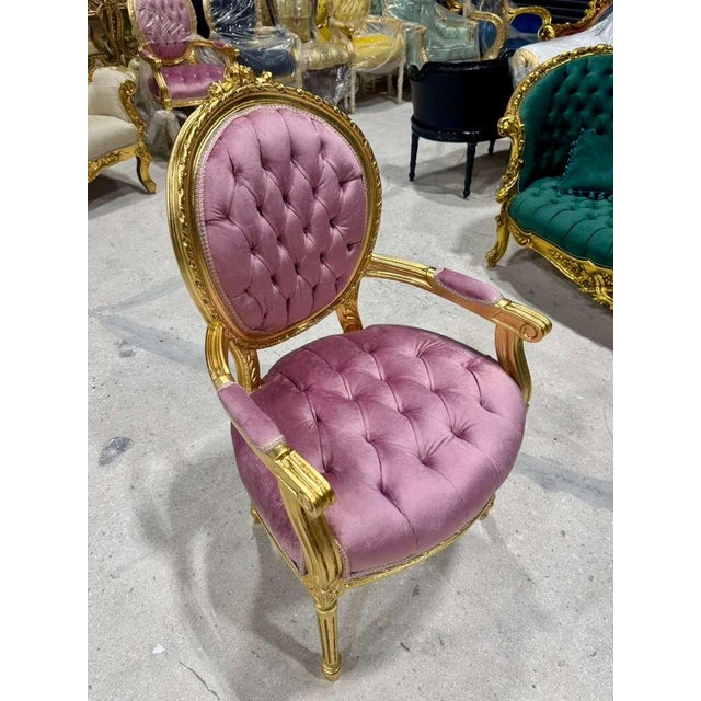 Add a touch of elegance and charm to your home with this exquisite French Rococo-style armchair. Expertly refinished in...
