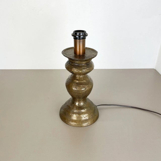 1960s Hollywood Regency Brass Table Light in the style of Kalmar, Austria, 1960s For Sale - Image 5 of 18