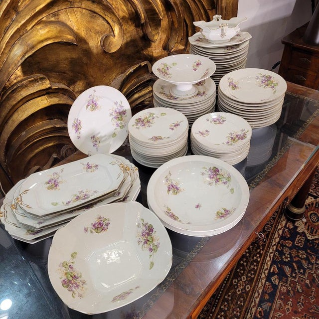1920s Art Nouveau Violets Dinner Service by Albert Pillivuyt for Foëcy Limoges, 1920s, Set of 82 For Sale - Image 5 of 18