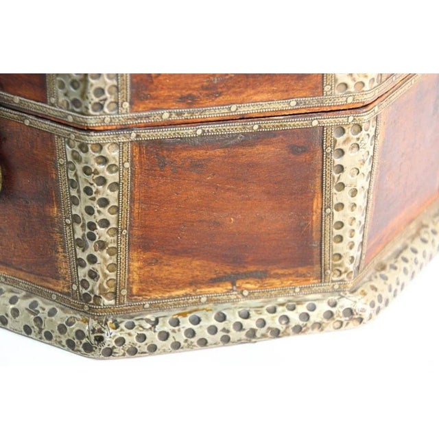Mid 20th Century Large Asian Decorative Wooden Jewelry Box With Hammered Brass Metal Overlay For Sale - Image 10 of 13