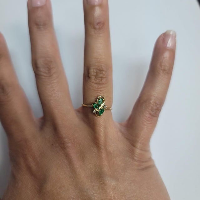 ♥ Product Summary ♥ Main Stone: Emerald & Diamond Approx. Carat Weight: .29cttw Band Material: 14k Yellow Gold Stone Cut:...