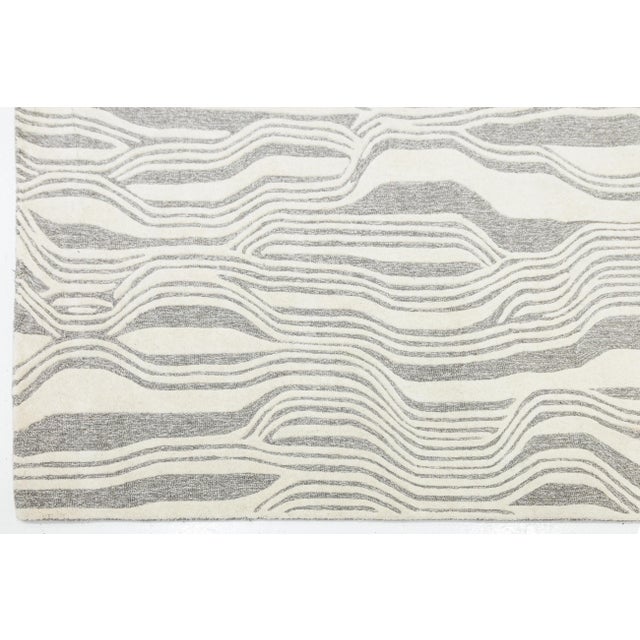 Modern Organic Wave Hand-Tufted Wool Rug – Neutral Ivory & Grey Abstract 8x10 For Sale In New York - Image 6 of 10
