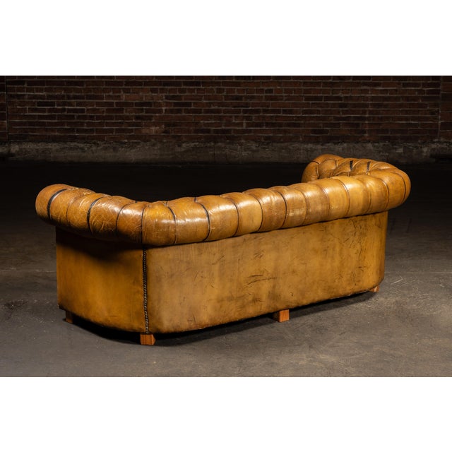 Early 20th Century Early 20th Century Tufted Caramel Leather Chesterfield Sofa For Sale - Image 5 of 15