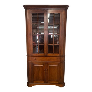 Vintage Traditional American Style Mahogany Corner / Display Cabinet For Sale