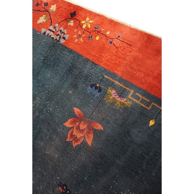 1920s Antique Chinese Art Deco Floral Vase 1920s Knotted Dark Gray Wool Room Size Rug For Sale - Image 5 of 9