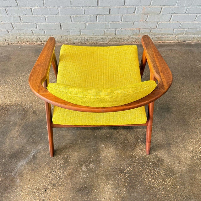 Walnut MCM Lounge Chair in the Style of Adrian Pearsall For Sale In Philadelphia - Image 6 of 7