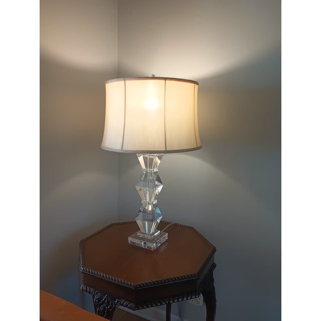 Mid-Century Modern 1970s Mid-Century Modern Ethan Allen Geometric Crystal Table Lamp With Linen Drum-Style Shade For Sale - Image 3 of 10