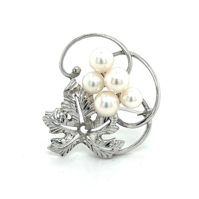 1990s 1990s Mikimoto Authentic Estate Akoya Pearl Brooch Pin Sterling Silver For Sale - Image 5 of 12