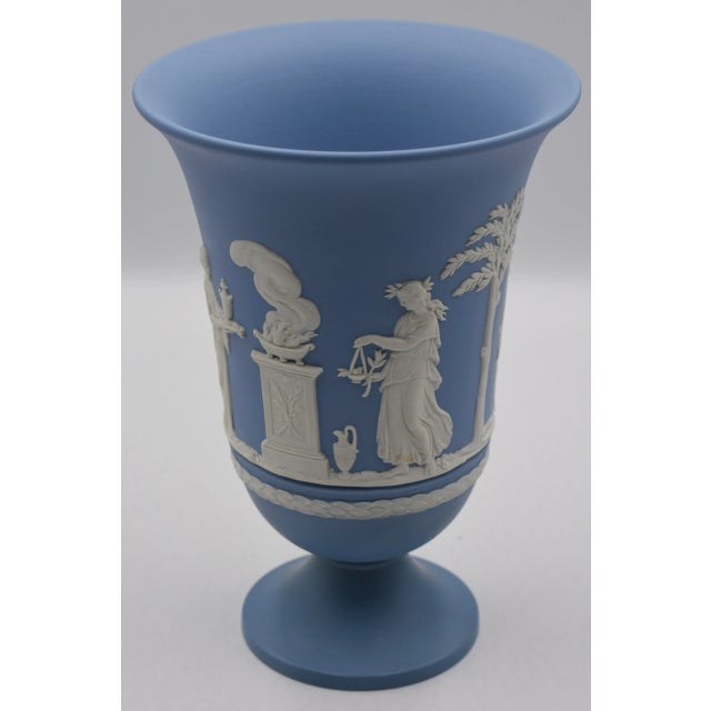 1960s Wedgwood Blue Jasperware Cameo Cherubs Neoclassical Pedestal Vase For Sale In Palm Springs - Image 6 of 10