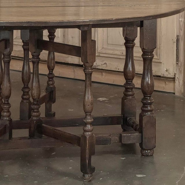Wood Early 19th Century Antique English Oak Gateleg Dining Table For Sale - Image 7 of 18