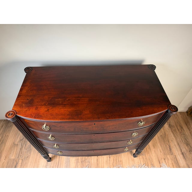 Traditional Early 19th Century New England Federal Mahogany Bow-Front Chest of Drawers, C. 1810–1825 For Sale - Image 3 of 9